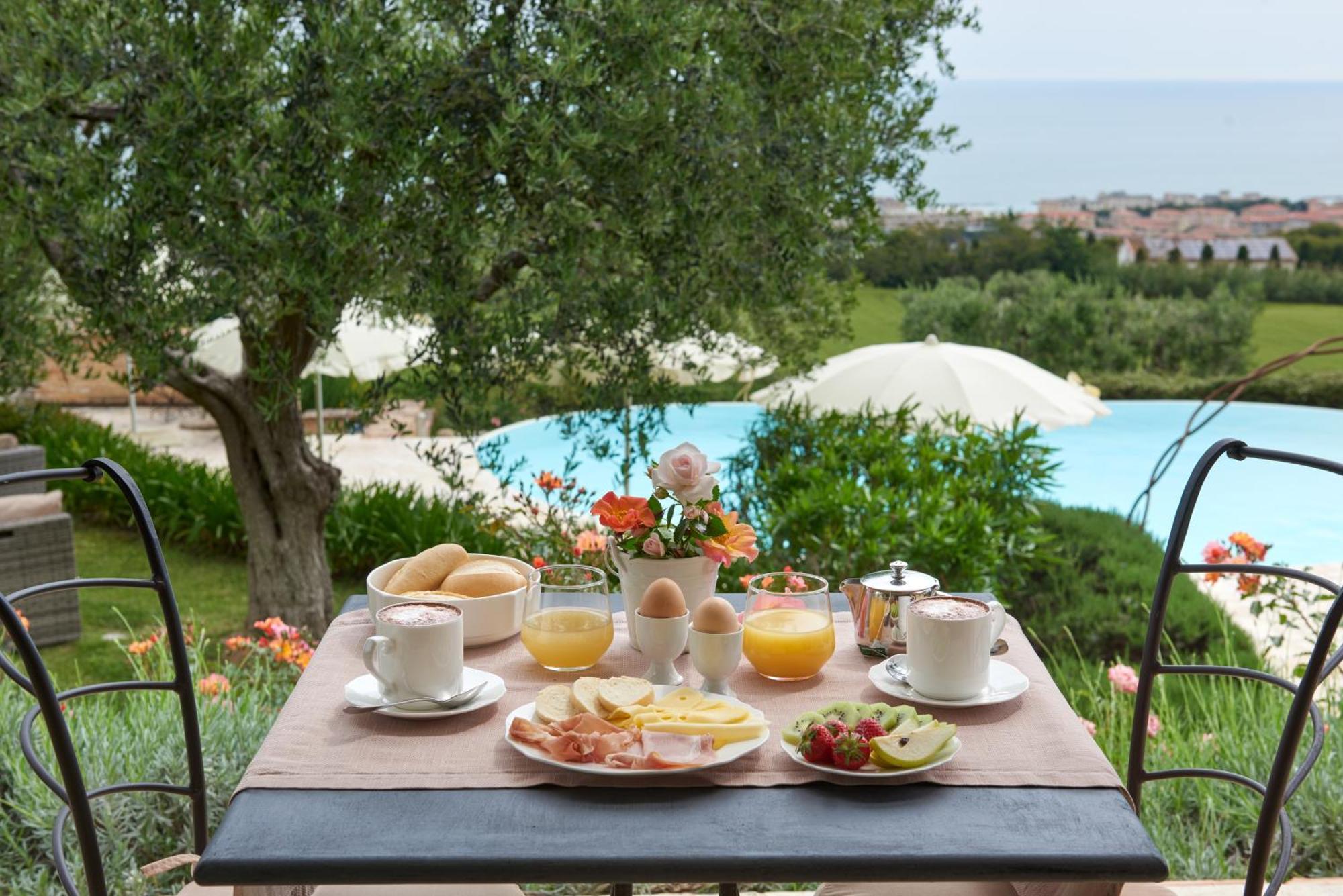Pamperduto Country Resort Porto Potenza Picena Exterior photo